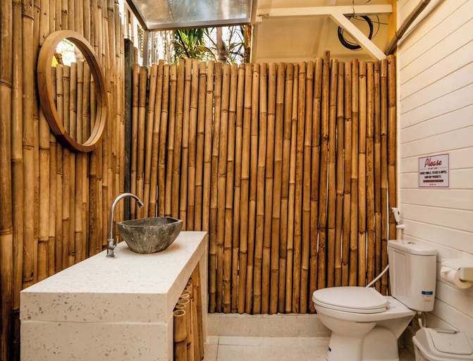Bathroom 4, Soleia Surf Camp, Badung