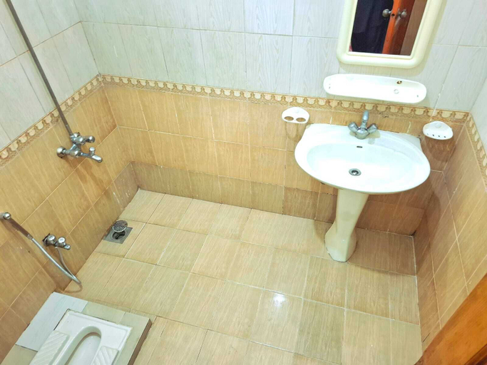 Bathroom, Marhaba Hotel, Rawalpindi