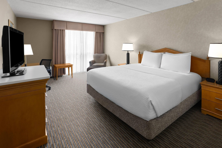 Bedroom 3, Days Hotel by Wyndham Toms River Jersey Shore, Ocean