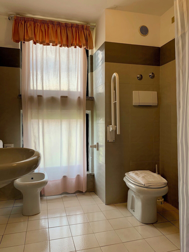 Bathroom 4, Hotel River Park, La Spezia