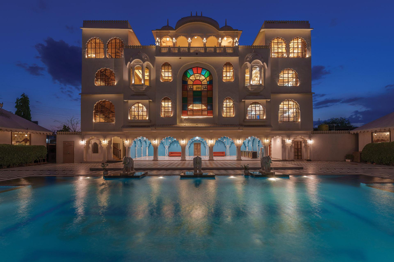 Exterior & Views