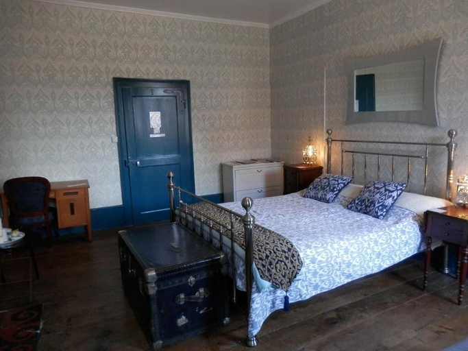 Bedroom 3, 3 Place des Arbres, Creuse