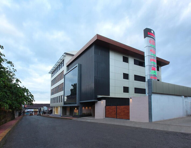 Exterior & Views