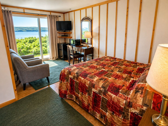 Bedroom 5, Baddeck Inn, Victoria