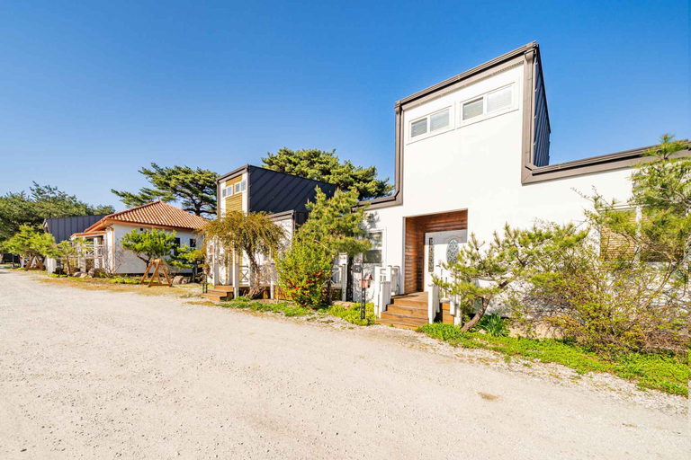 Exterior & Views 1, Gangneung Solbit Pension, Gangneung