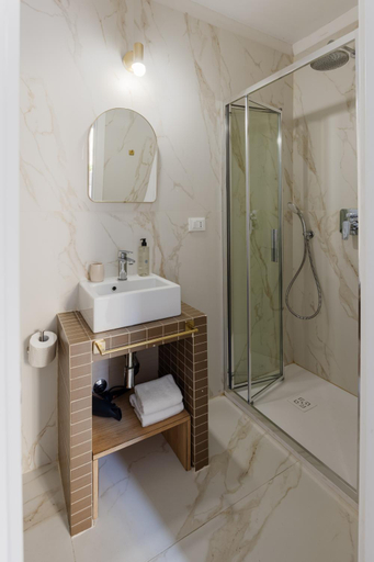 Bathroom 3, Suites by Chloe, Rome