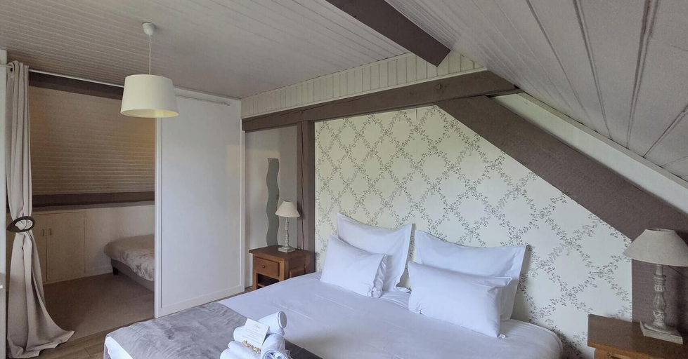 Bedroom 3, LOGIS AUBERGE DES AULNETTES, Calvados