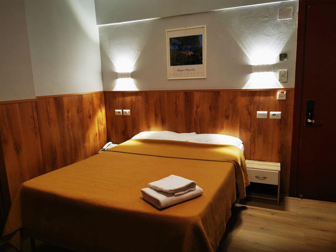 Bedroom 2, Hotel Alexander, Genova