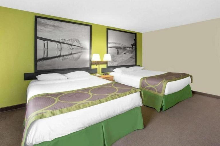 Room 2, Super Davneport Inn & Suite, Scott