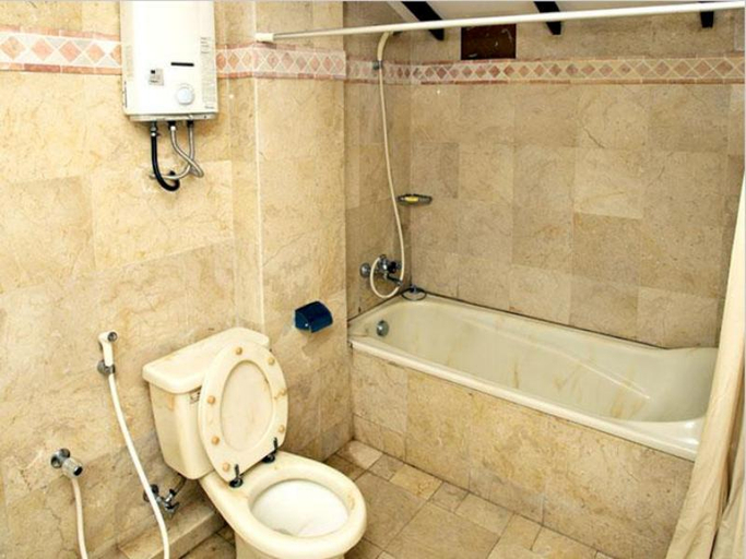 Bathroom, The Gerbera 3BR Private Pool Lembang, Bandung, Bandung