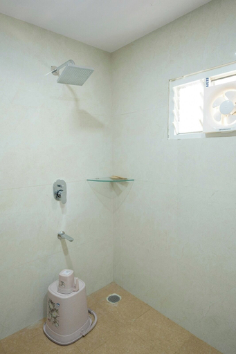 Bathroom 4, Sri Sai Saara Inn, Bangalore