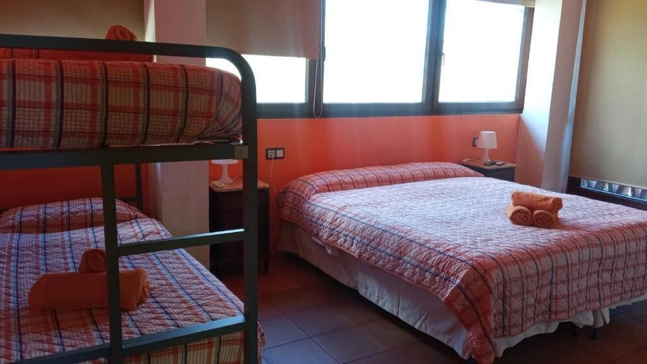 Bedroom 2, Hotel Pasteral, Girona