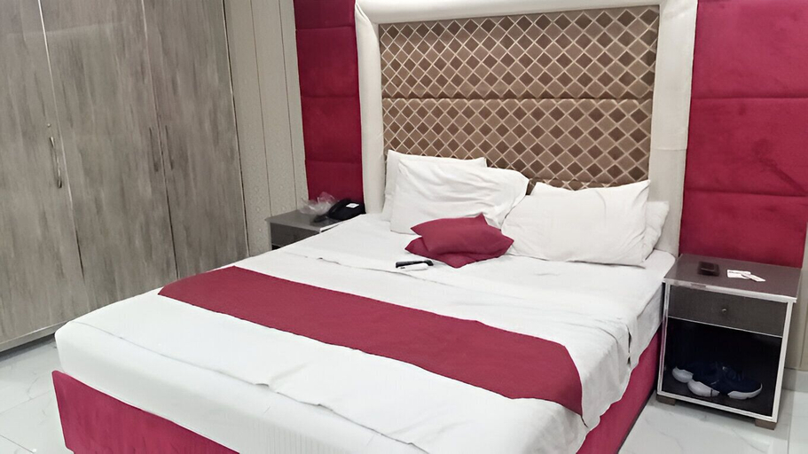 Bedroom 2, Family Inns Hotel, Lahore