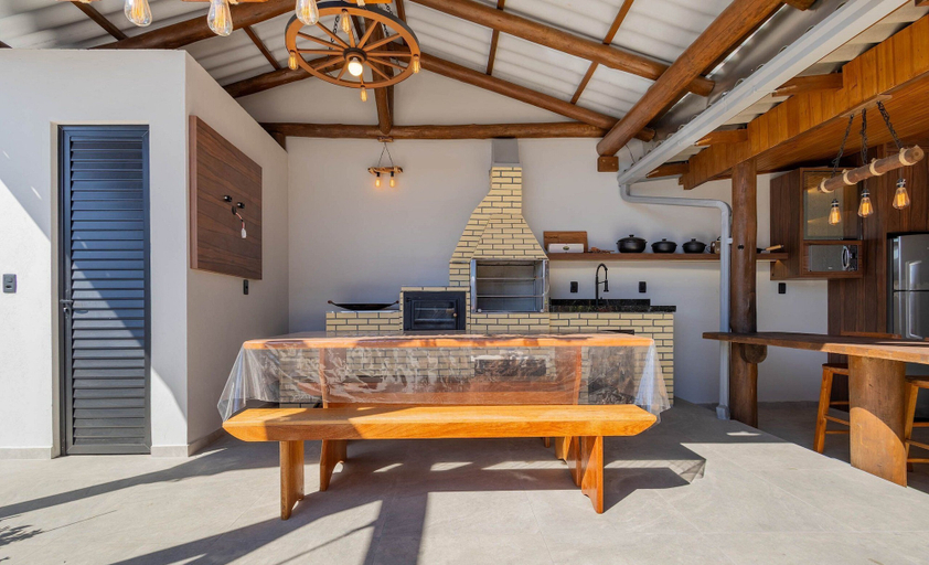 Outdoor dining 2, Comfortable and Sophisticated Accommodations Just Minutes From the Beach - VIL, Penha