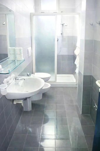 Bathroom 5, Remin Plaza, Rimini