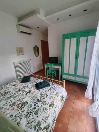 Others 5, B&B Fantasia, Savona