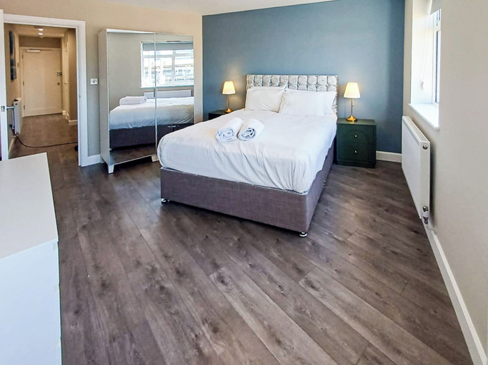 Room 3, Harbour View Apartments Portsmouth, Portsmouth