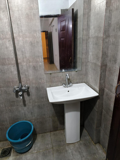 Bathroom 5, Al sakhawat hotel, Islamabad