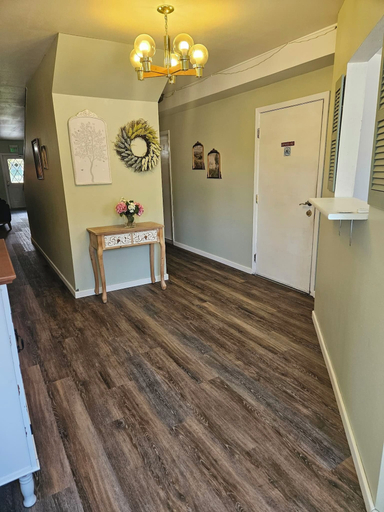 Interior 3, Chewelah Creek Inn, Stevens