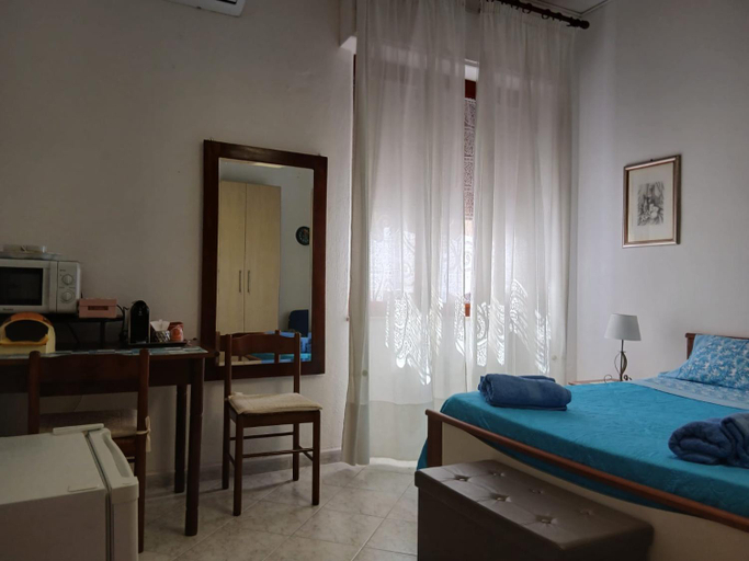 Others 5, Camera doppia con bagno privato, Cagliari