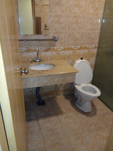 Bathroom 3, Hotel Mayfair Lahore, Lahore
