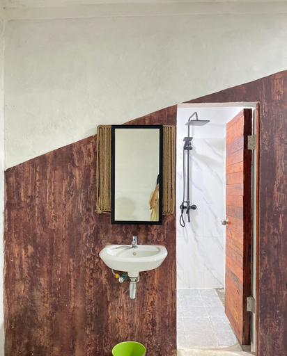 Bathroom 4, Second Hope Lodge, Padang