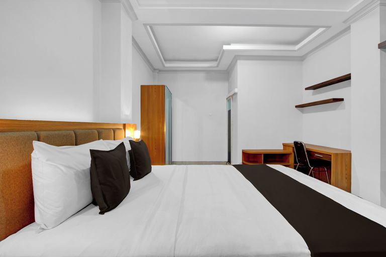 Room 5, Collection O near Stasiun Solo Balapan f, Solo
