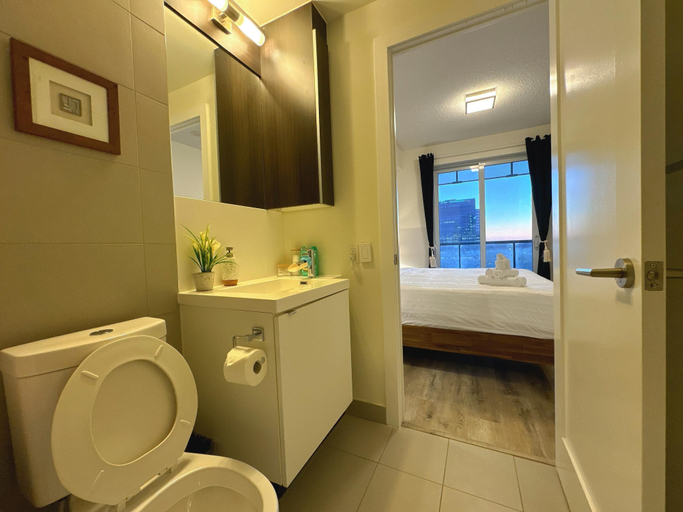 Bathroom 3, The Queens Vista Hotel, Toronto