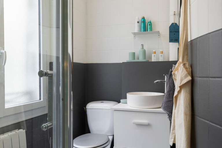 Bathroom 5, Chambre De Charme Aux Chartrons, Gironde