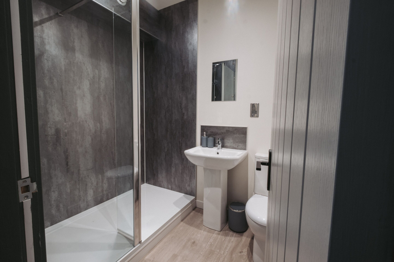 Bathroom 3, The Royal, Lancashire