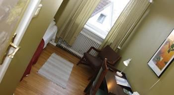 Others 4, Hotell 1016 Olav Digre, Sarpsborg