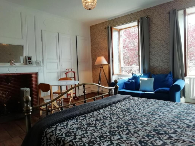 Bedroom 4, 3 Place des Arbres, Creuse