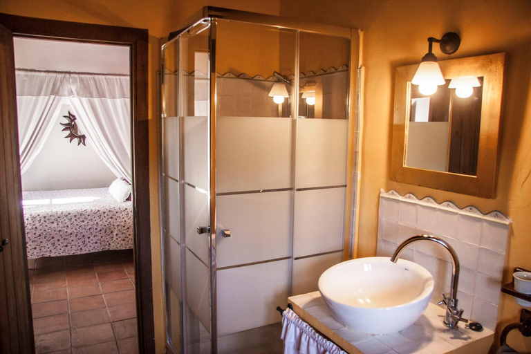 Bathroom 3, Masia los Toranes - Destino Starlight, Teruel