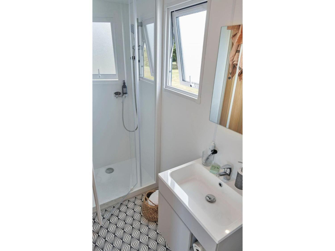 Bathroom, Charming caravan with terrace for 6, Oost-Vlaanderen