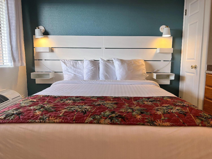 Bedroom 2, Palms Resort & Cafe on the Beach, Cameron