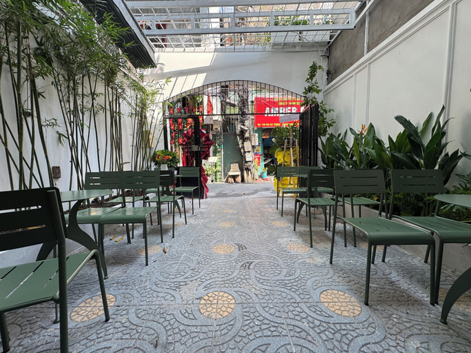 Courtyard 4, Miracle Boutique - Near Tan Dinh Church, District 3