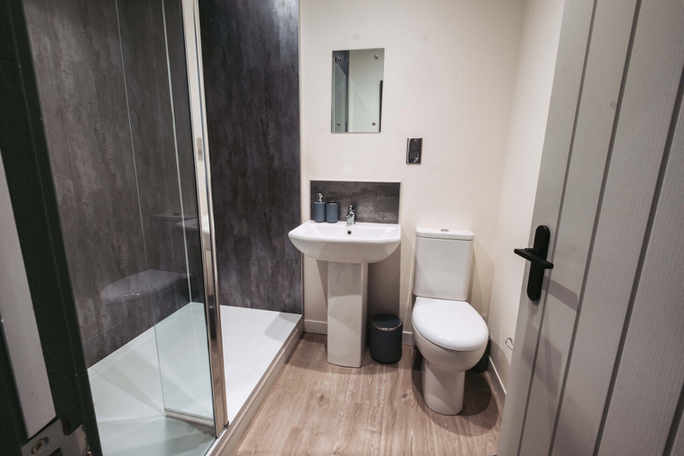 Bathroom 5, The Royal, Lancashire