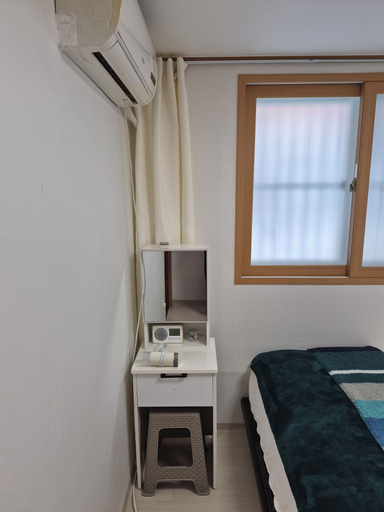 Room 4, Well Luck Pharm, Songpa