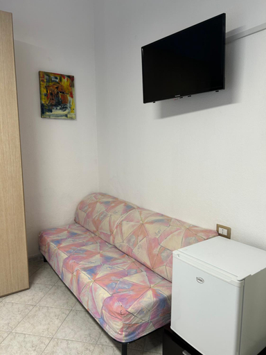 Others 3, Camera doppia con bagno privato, Cagliari