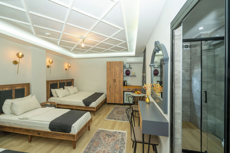 Others 3, Mansion Valeria, Fatih