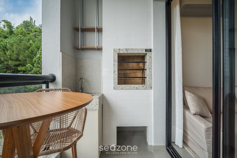 Outdoor dining 4, Fully Equipped Apartments 220 m From the Beach in Jurerê Rtys, Florianopolis