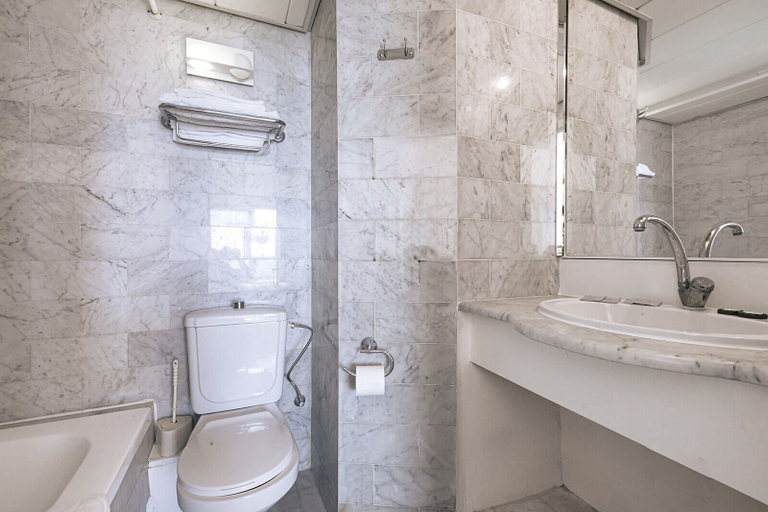Bathroom 5, Hotel Blue Weiss