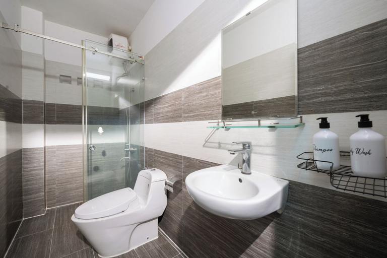 Bathroom 2, Cam On Luxury Pool 4BR Villa by the Beach, Da Nang