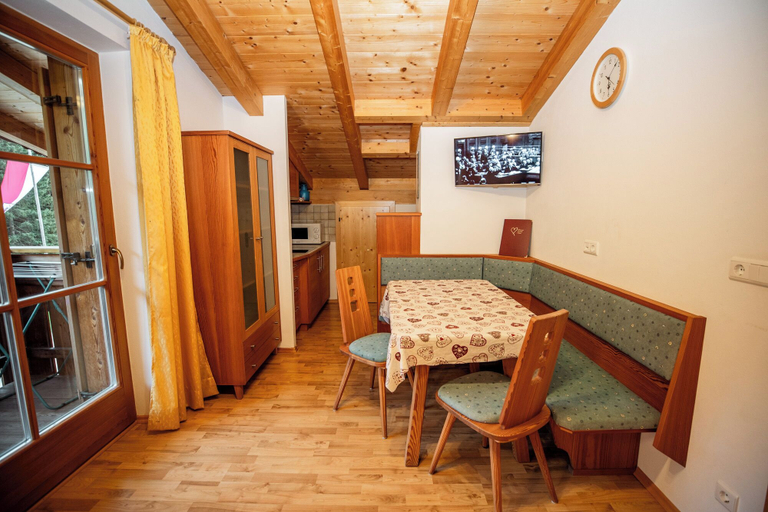 Dining, Apartment Ferienwohnungen Grossberghütte, Bolzano