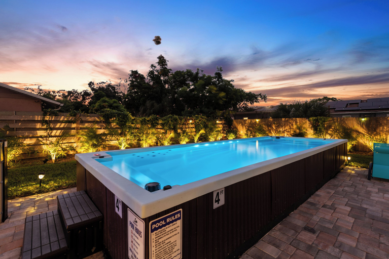 Pool, FANCY RETREREAT, Manatee