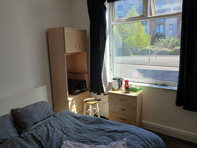 Bedroom 2, Room in town centre, Saint Helens