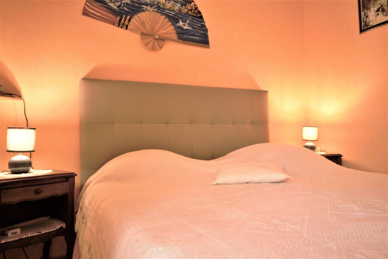 Room 5, Peaceful Stay in Thedirac, Lot