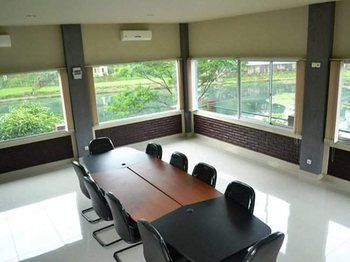 Others 5, Rorompok Homan, Subang