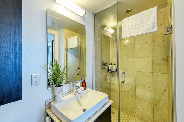 Bathroom 4, Metro West Stays, Toronto