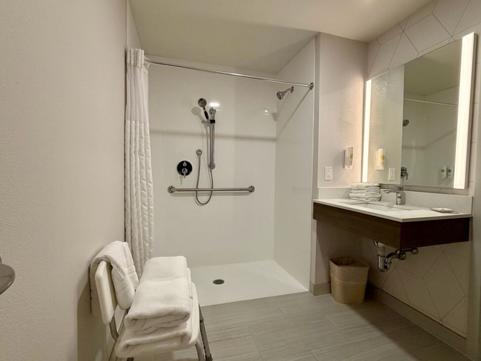 Bathroom 5, Comfort Inn & Suites Sturbridge - Brimfield, Worcester